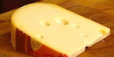 омлет с копченой ветчиной, сыром и свежей зеленью