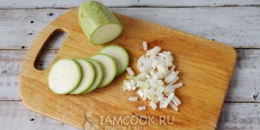 омлет с обжаренными кабачками