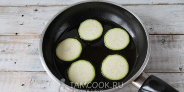 омлет с обжаренными кабачками