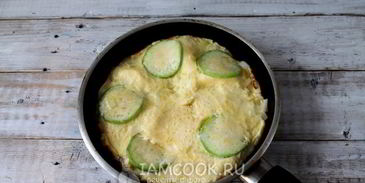 омлет с обжаренными кабачками