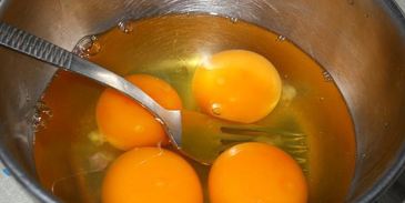 омлет с одуванчиками