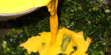 омлет с одуванчиками