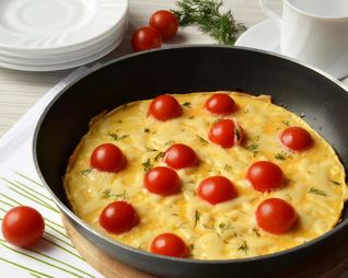 Омлет с сыром и помидорами черри