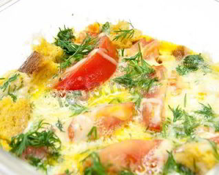 Омлет с сыром и помидорами в микроволновке