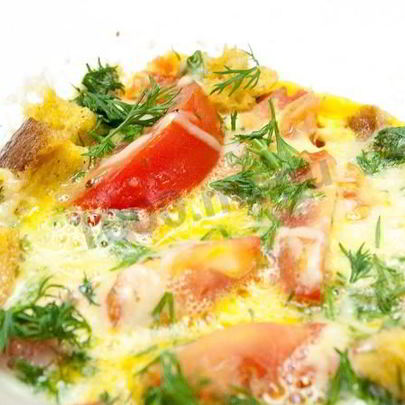 Омлет с сыром и помидорами в микроволновке