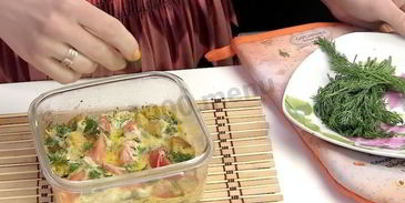 омлет с сыром и помидорами в микроволновке