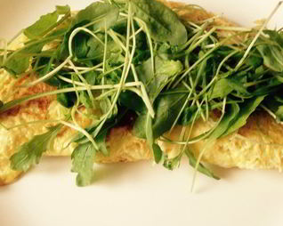 Омлет с сыром и рукколой