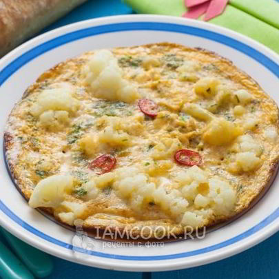 Омлет с цветной капустой на сковороде