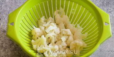 омлет с цветной капустой на сковороде