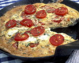 Омлет с творогом на сковороде