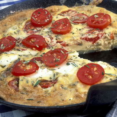 Омлет с творогом на сковороде