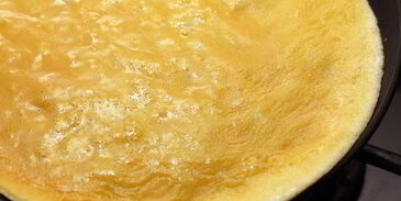 омлет с ветчиной и рукколой