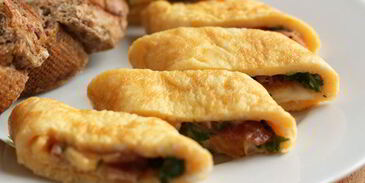 омлет с ветчиной и рукколой