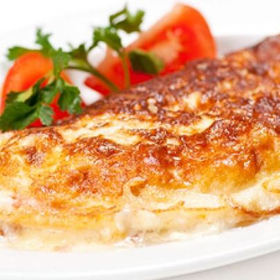 Омлет с зеленью и помидорами