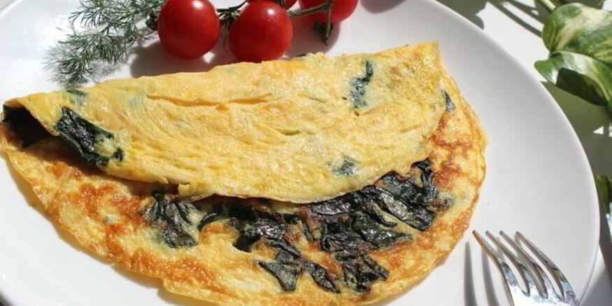 Рецепт омлета со шпинатом и сыром