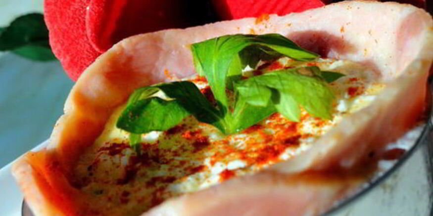 Рецепт омлета в ветчинных чашечках