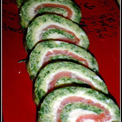 Закуска из омлета, сыра и красной рыбы