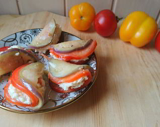 Острая закуска с баклажаном и сыром