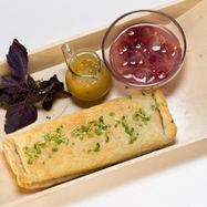 Рецепт Деревенского паштета с маринованным виноградом и персиками