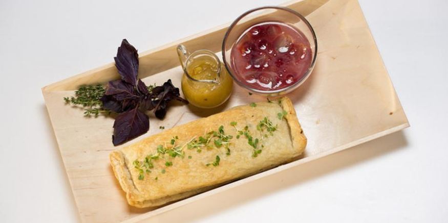 Рецепт деревенского паштета с маринованным виноградом и персиками