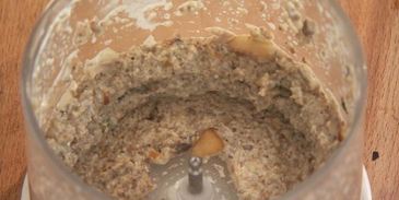 деревенский паштет с маринованным виноградом и персиками