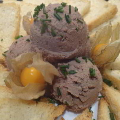 Паштет из куринной печени с треугольниками Мельбы