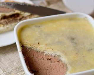 Паштет из куриной печени с оливками и коньяком