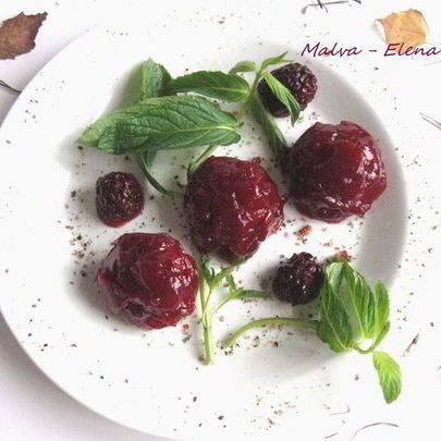 Паштет из куриной печени в ежевичном желе