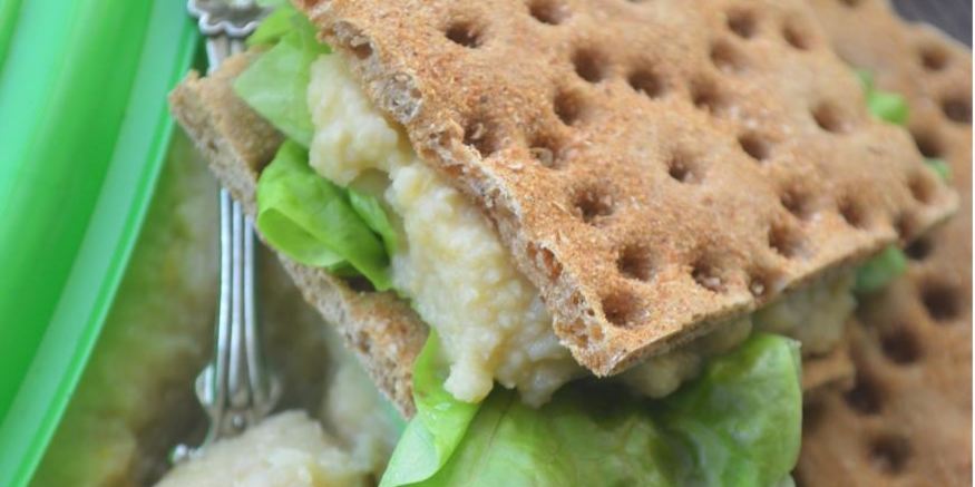 Рецепт паштета из нута с яблоками и хлебцами из отрубей