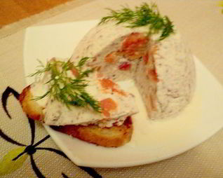 Паштет из слабосоленой семги под соусом