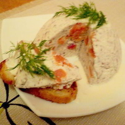 Паштет из слабосоленой семги под соусом