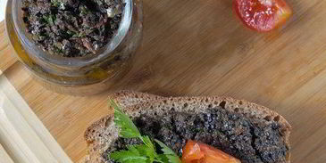 тапенад — паштет из оливок и маслин