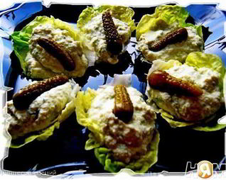 Яичный паштет с корнишонами