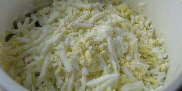 яичный паштет с корнишонами