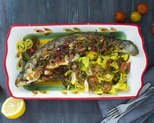 Печеный сибас, маринованный в чермуле