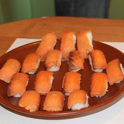 Домашние роллы и нигири суши