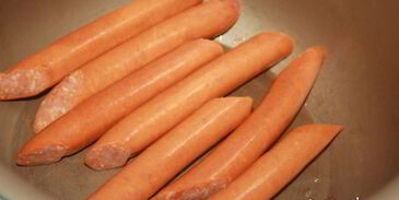 гриль-роллы с острыми колбасками джинга-джинга