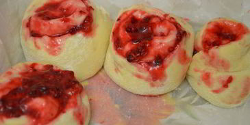 малиново-лимонные роллы к утреннему кофе