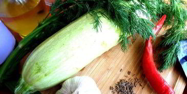 маринованные роллы из молодых кабачков