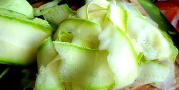 маринованные роллы из молодых кабачков