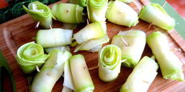 маринованные роллы из молодых кабачков