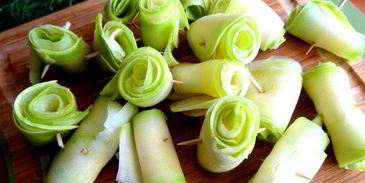 маринованные роллы из молодых кабачков