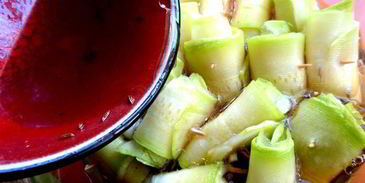 маринованные роллы из молодых кабачков