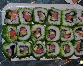 Ролл Калифорния с лососем