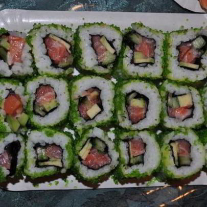 Ролл Калифорния с лососем