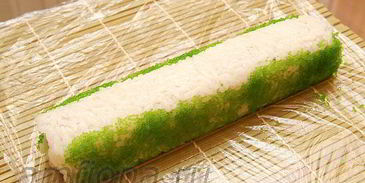 ролл с лососем, угрем и шиитаке