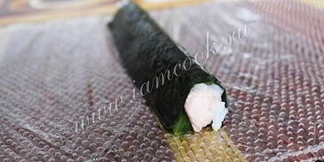 ролл цветок с огурцом и лососевым маслом