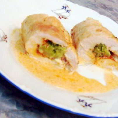 Роллы из курицы с брокколи и плавленым сыром