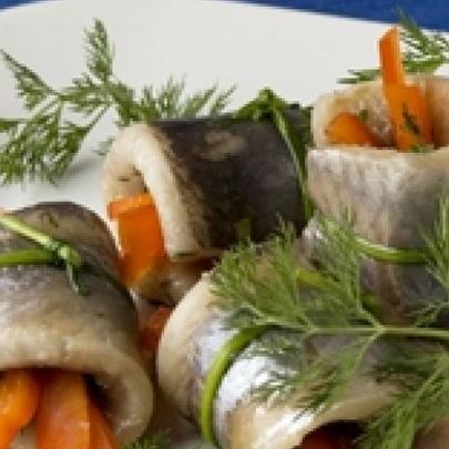 Роллы из селедки с овощами