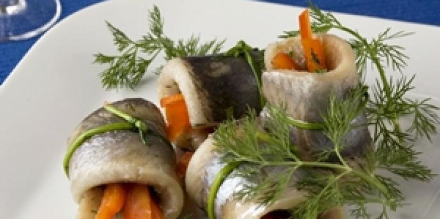 Рецепт роллов из селедки с овощами